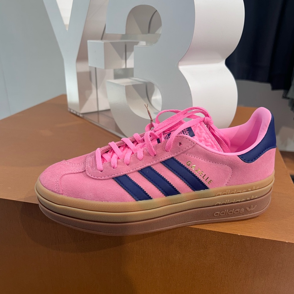 Adidas Galleze Bold Pink Glow 8.5 Women’s